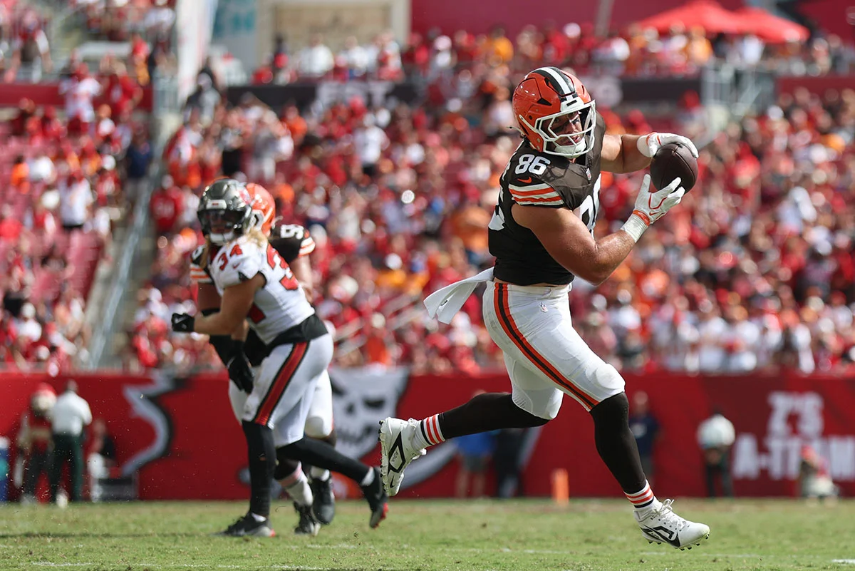 Whitehart-Blake-Bucs-Browns-Td Browns Te Blake Whiteheart Bucs