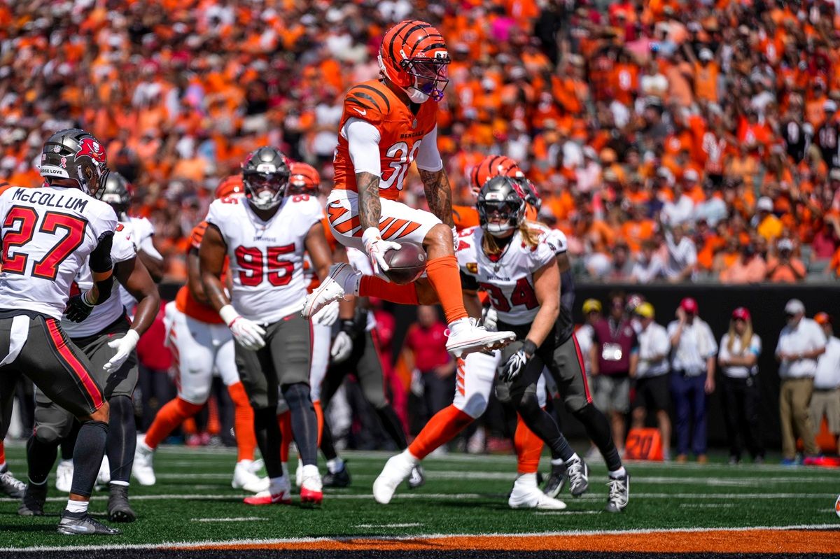 Chase-Brown-Touchdown-Leap Bengals Rb Chase Brown Nfc South