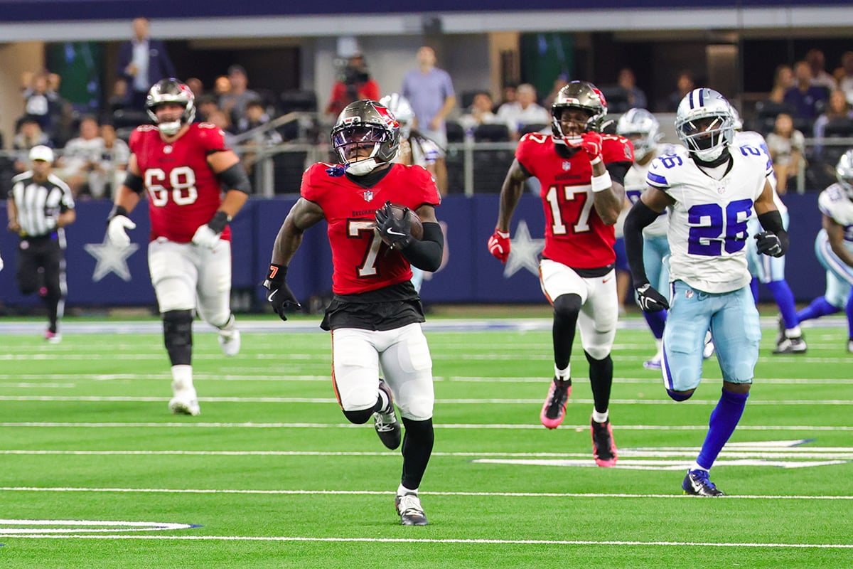 2026-10-09T060557Z_1195102204_Mt1Usatoday30035707_Rtrmadp_3_Nfl-Tampa-Bay-Buccaneers-At-Dallas-Cowboys (1) Bucs Rb Bucky Irving