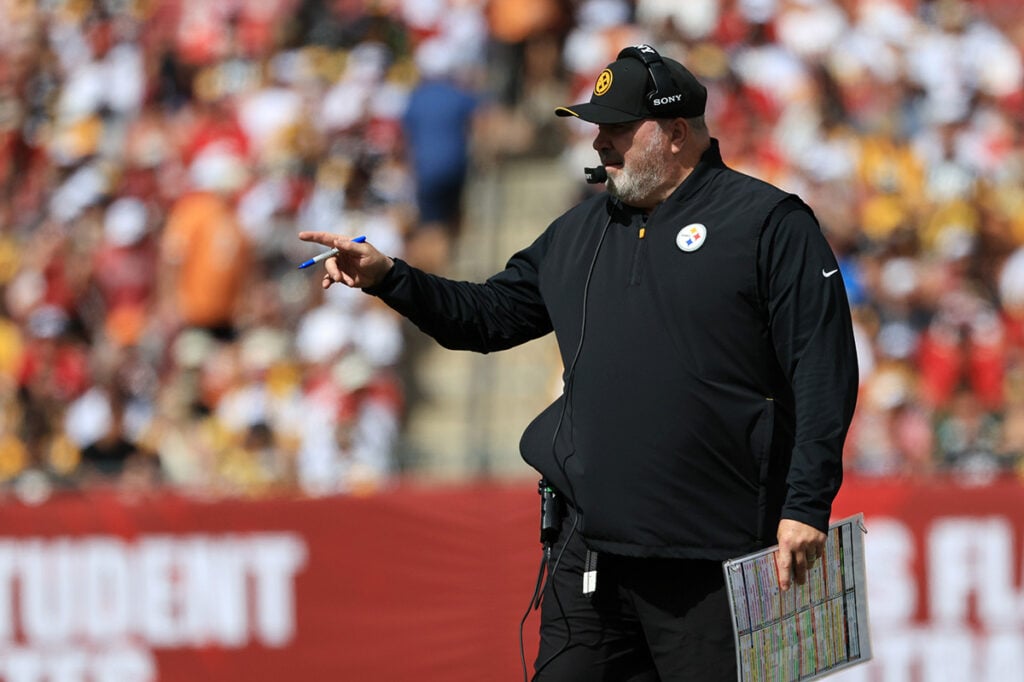 Aaron Rodgers Rips Raymond James Stadium, Breaks Down Bucs’ Defense 3 Steelers Hc Mike Mccarthy