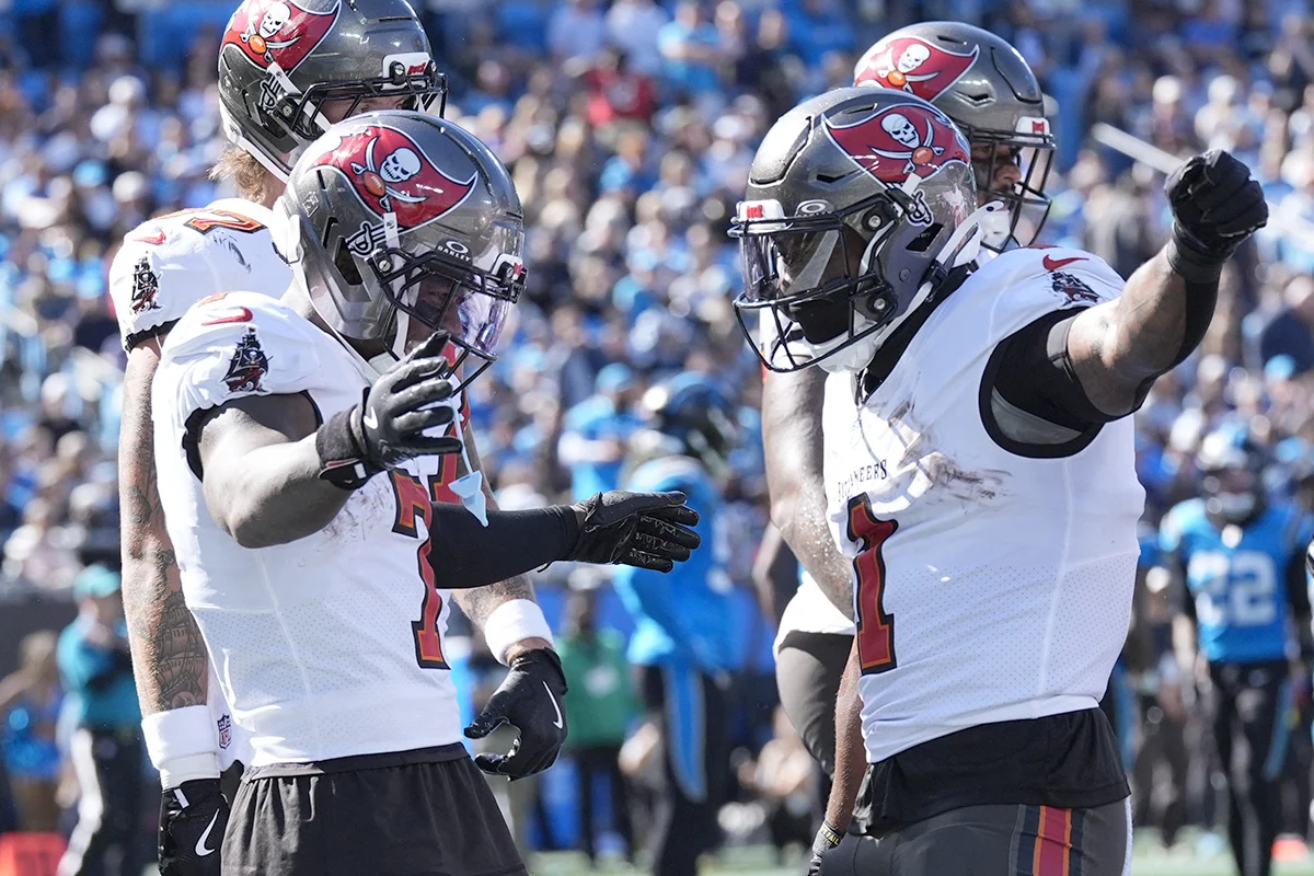 2026-10-25T180328Z_1938754185_Mt1Usatoday30183933_Rtrmadp_3_Nfl-Tampa-Bay-Buccaneers-At-Carolina-Panthers (1) Bucs Rbs Bucky Irving And Kenny Gainwell