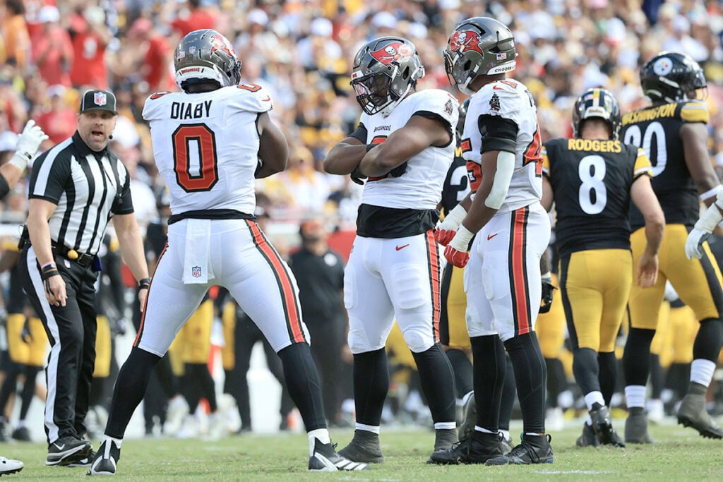Bucs Olbs Yaya Diaby And Rueben Bain Jr. And Ilb Josiah Trotter