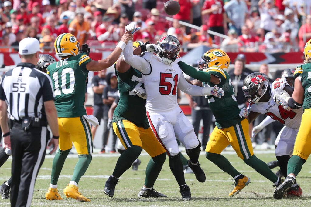Week 4 Snap Count Analysis: Bucs Vs. Packers 6 Bucs Olb David Walker - Photo By: Cliff Welch P/R