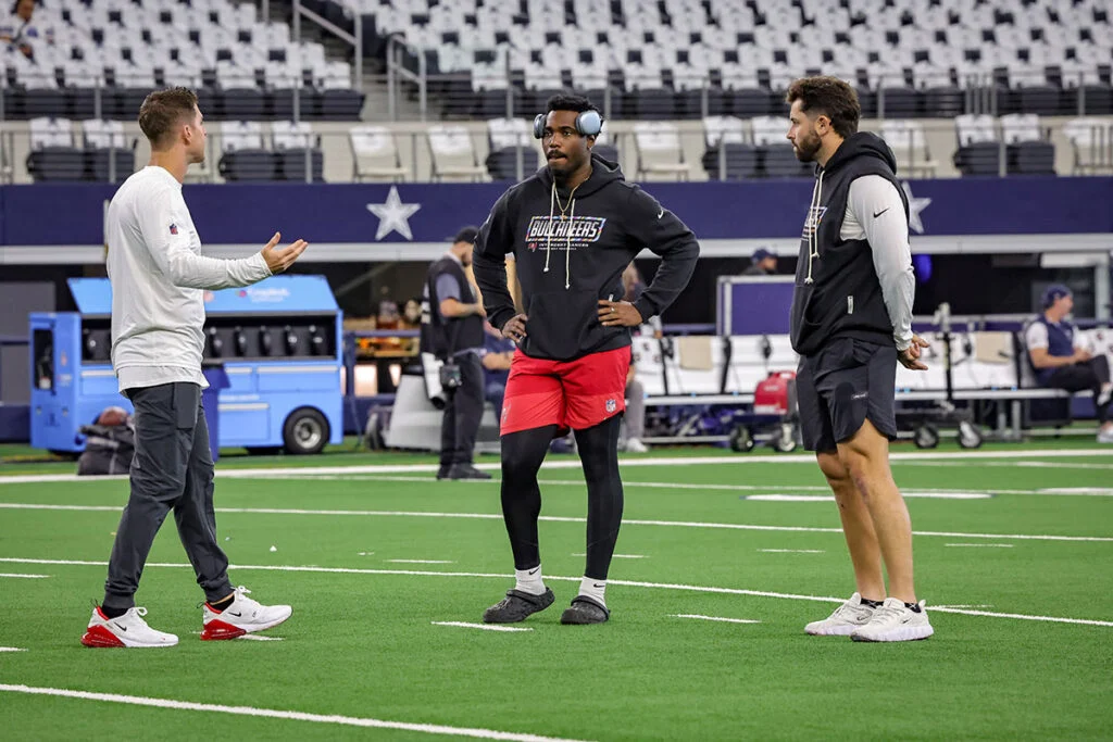 Bucs Mailbag: Bucs Qb Controversy On Deck? Trades At The Deadline? 2 Bucs Qbs Jalon Daniels And Baker Mayfield And Qbs Coach Chandler Whitmer