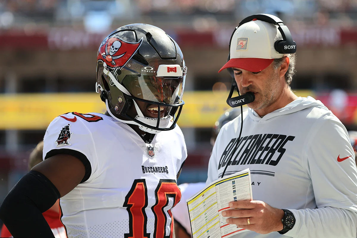 Daniels-Jalon-Zac-Robinson-Bucs-Steelers Bucs Qb Jalon Daniels And Oc Zac Robinson