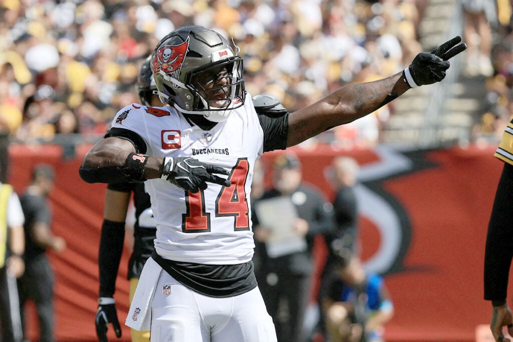 Leonard Fournette Has Harsh Words For Bucs Head Coach Todd Bowles 7 Bucs Wr Chris Godwin Jr.