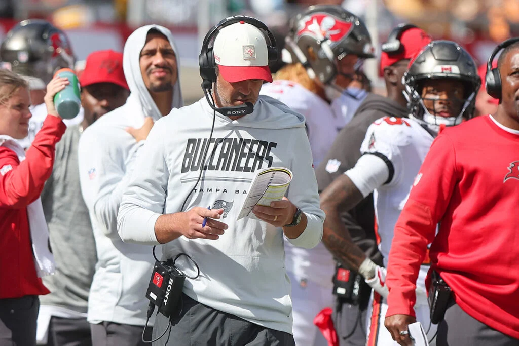 Bucs Mailbag: Fans Are Right To Be Fed Up With This Coaching Staff 3 Bucs Oc Zac Robinson