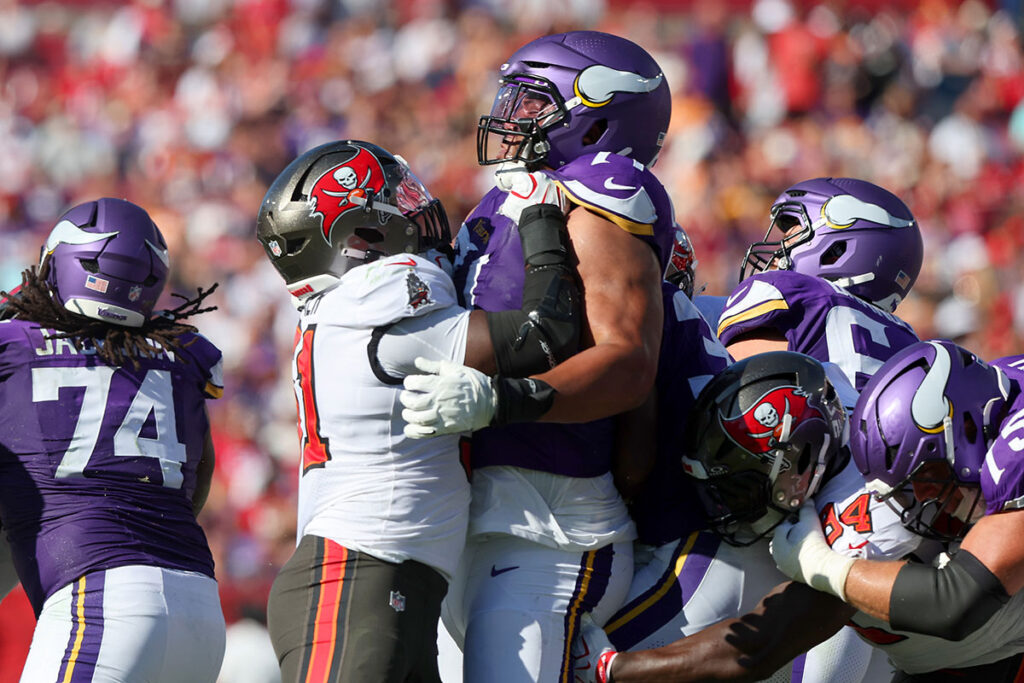 Sr'S Fab 5: David Walker, A'Shawn Robinson Lead Bucs Defense In Different Ways 5 Bucs Olb David Walker