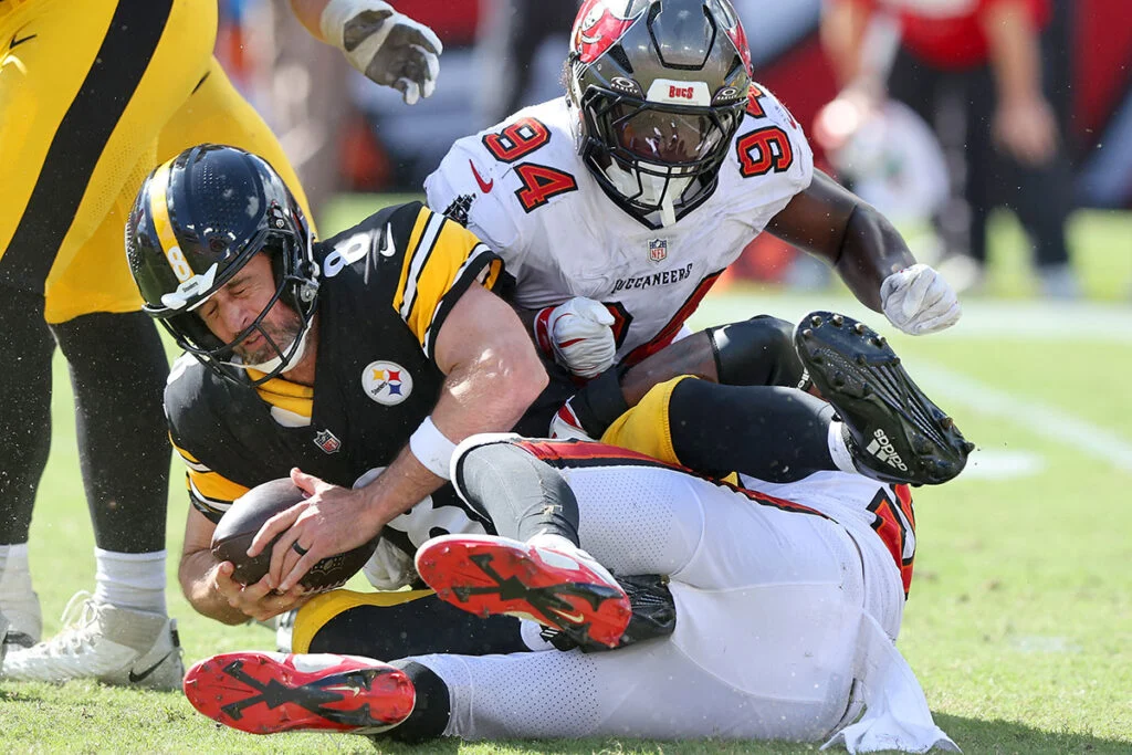 Pr Roundtable: Which Bucs Defender Has Impressed Us Most? 7 Bucs Olb David Walker, Steelers Qb Aaron Rodgers And Dt Calijah Kancey