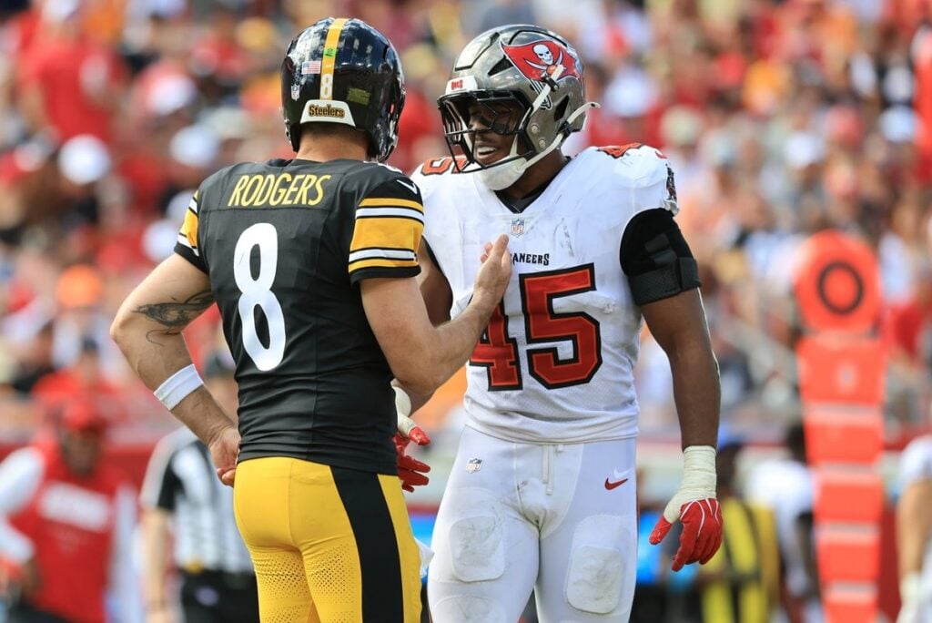 Bucs Rookies Deliver A Day Of Firsts Despite Week 6 Loss 3 Steelers Qb Aaron Rodgers And Bucs Ilb Josiah Trotter