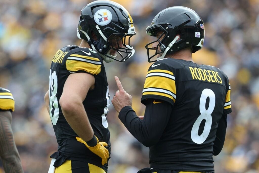 Steelers Te Pat Freiermuth And Qb Aaron Rodgers